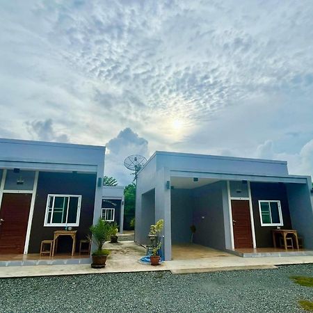הוילה แหลมงอบเฮาส์ Laemngob House מראה חיצוני תמונה