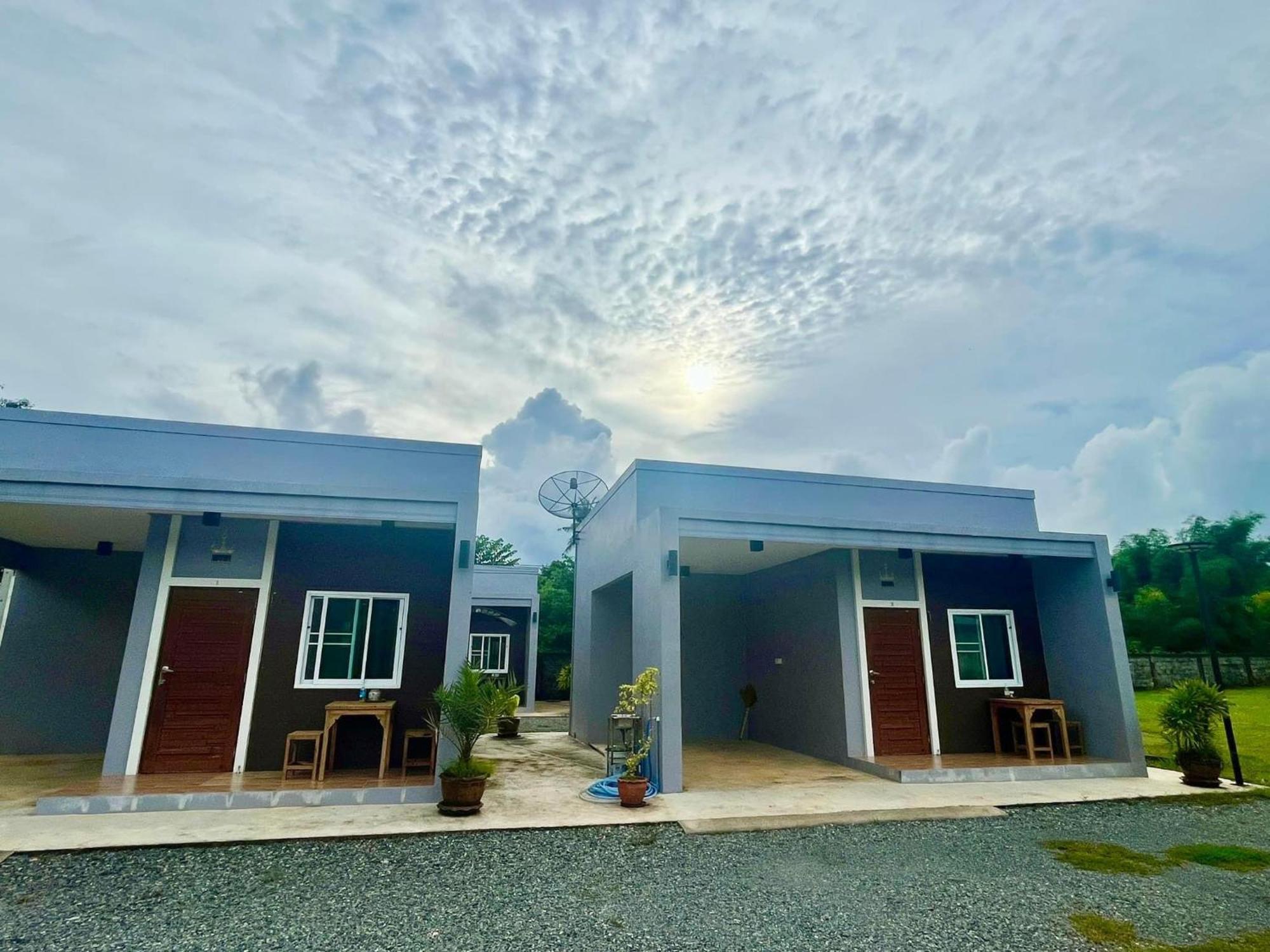 הוילה แหลมงอบเฮาส์ Laemngob House מראה חיצוני תמונה
